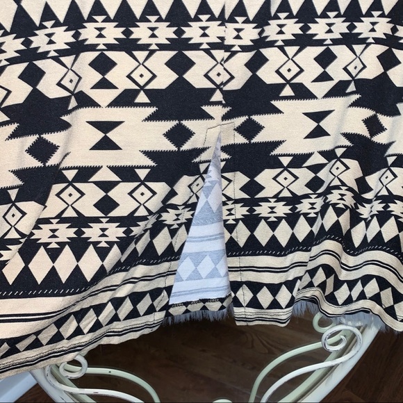Signature Weekend Aztec Print Tunic - Picture 5 of 8